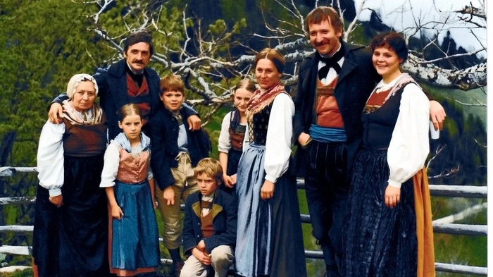 Die ganze Fernsehfamilie Rosegger der "Waldheimat"-Serie aus dem Jahr 1982.