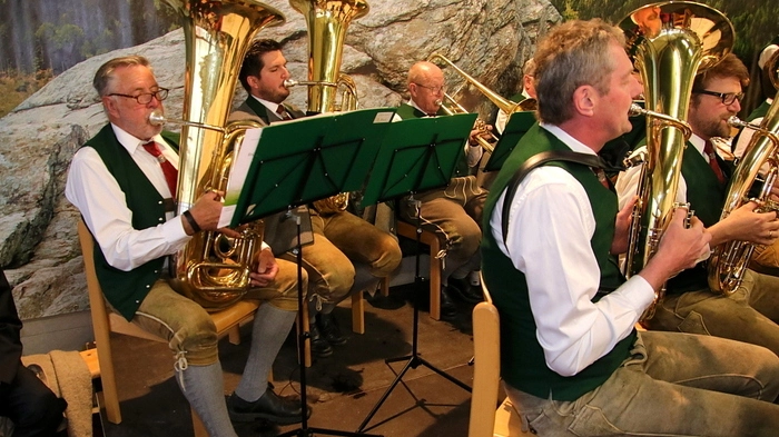 Zum traditionellen Wunschkonzert lud die Trachtenmusikkapelle Pack unter Obmann Stefan Jahrer in das Rüsthaus der Freiwilligen Feuerwehr Pack.