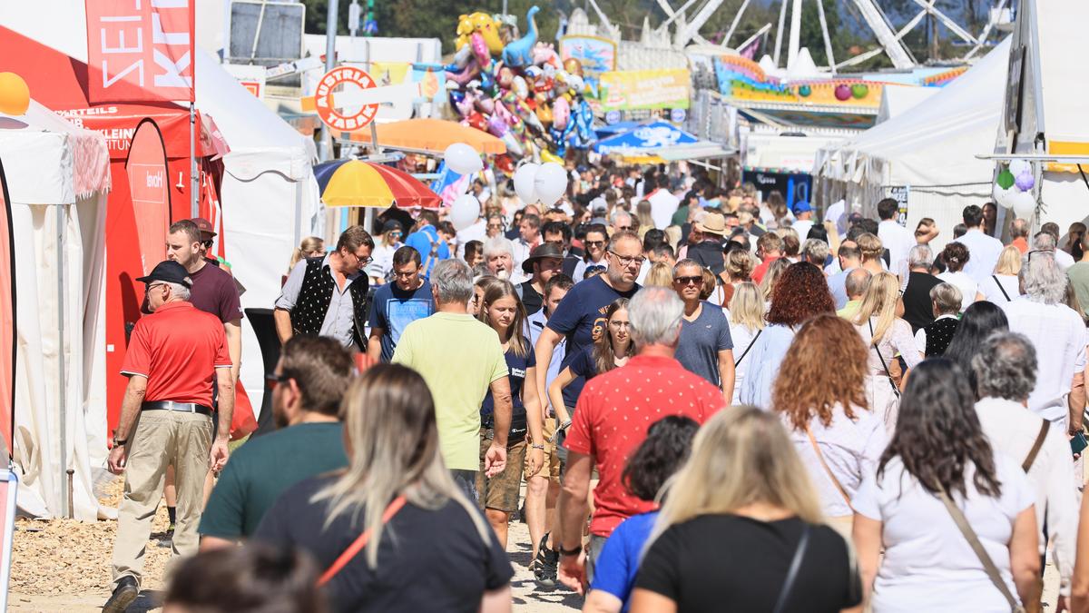 Am Bleiburger Wiesenmarkt wird nicht nur gefeiert, es werden auch viele Geschäfte abgeschlossen