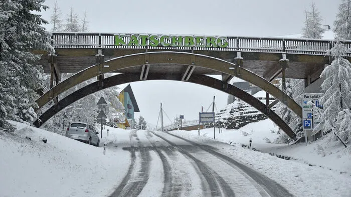 Mit dem Wintereinbruch am Dienstag kam die Kettenpflicht über den Katschbergpass B99 und die Katschbergstraße zwischen Salzburg und Kärnten.