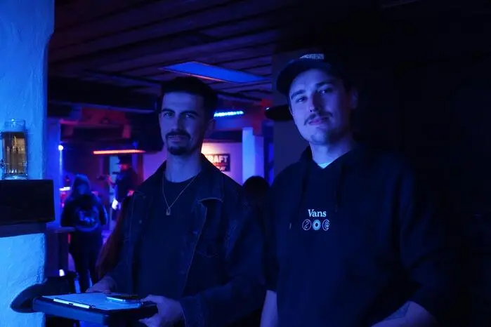 Schon seit zwei Jahren organisiert der Verein „Planet Entertainment“ rund um Raphael Sailer alias „FERY EVL“ , Pascal Egger alias „Eqqi“ und David Konrad alias „D.K. The Spirit“ regelmäßig Veranstaltungen, um die heimische Szene zu stärken. 