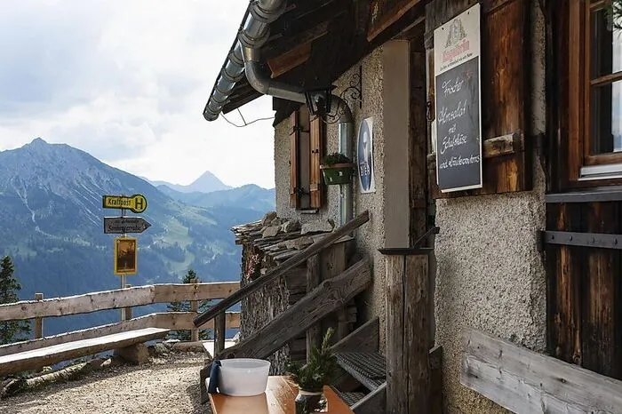 Im Tiroler Nesselwängle liegt die Schneetalalm (1650 m), die im Falstaff-Ranking mit 98 Punkten auf Platz zwei reüssiert.