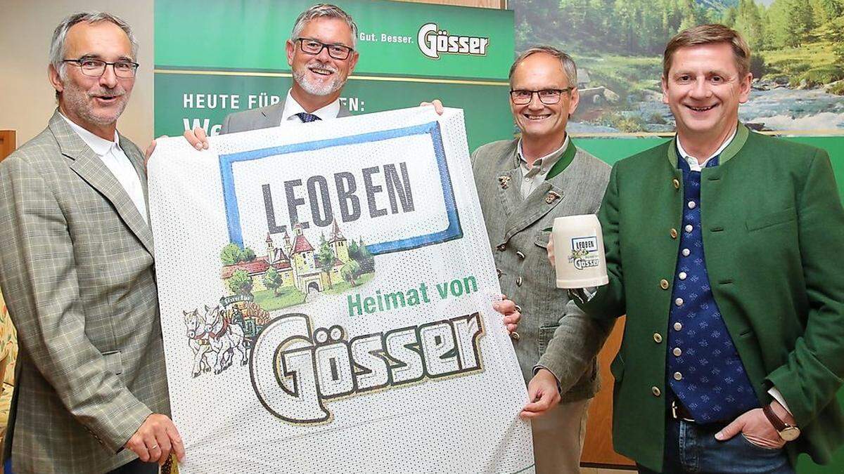 Braumeister Andreas Werner, Ronald Zentner, Citymanager Anton Hirschmann und Leobens Bürgermeister Kurt Wallner (von links)