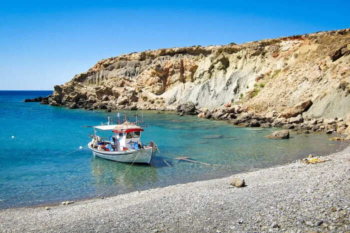 Mit türkisblauem Meer und wunderschönen Stränden zählt Kreta zu den schönsten griechischen Inseln. Auch historisch und mythologisch gesehen hat die Insel viel zu bieten. Machen Sie sich auf Entdeckungsreise und erkunden Sie die atemberaubenden Sehenswürdigkeiten.