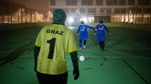 Training von Blindenfußball beim Grazer Versehrtensportclub (GVSC) am  Bezirkssportplatz Reininghaus