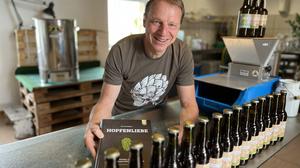 Hermann Meyer hat seine Liebe zum Bierbrauen nun auch in die passenden Liedzeilen gegossen