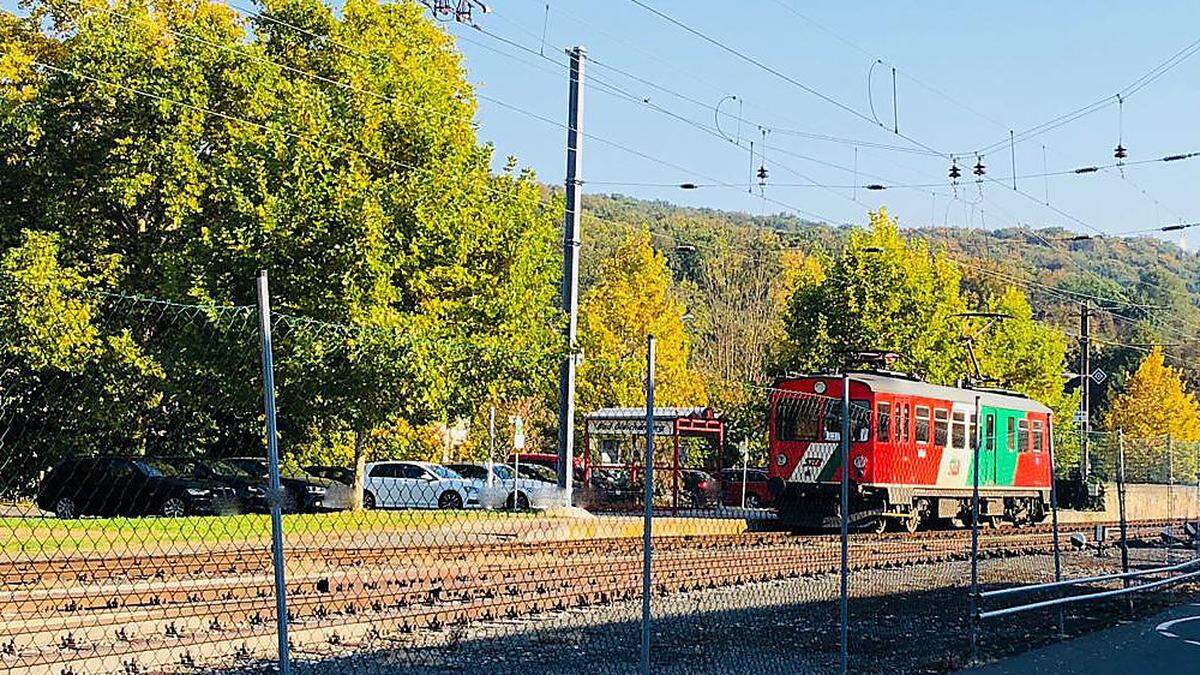 Am Parkplatz des Bahnhofes in Bad Gleichenberg fiel der Polizei ein verdächtiges Fahrzeug auf