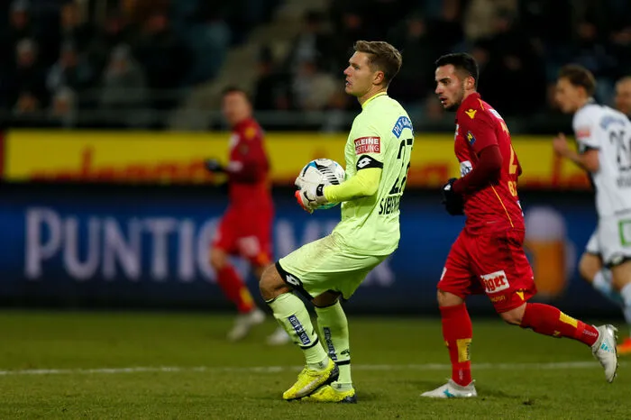In den 90 Minuten zuvor rackerten sich Goalie Jörg Siebenhandl und Kollegen zu einem 3:2-Sieg über Schlusslicht St. Pölten