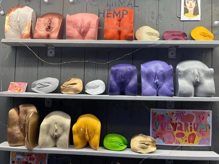 Das Vulvarium im Schaufenster in Graz-Lend