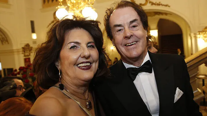 Hans Roth ist als Gründer der Saubermacher GmbH und als Stifter eines Umweltpreises seit Jahrzehnten im Umweltschutz tätig. Zusammen mit seiner Frau Margret Roth unterstützt er zahlreiche soziale Projekte, zuletzt das katholische Hilfswerk Miva. Hier geht es zur Abstimmung. Nur noch bis 31. Dezember! 