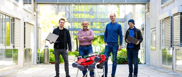 André Koczka, Gerald Steinbauer-Wagner, Matthias Eder und Hans-Peter Wipfler präsentieren stolz ihr Werk 