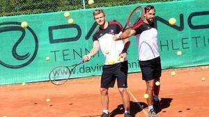 Haben sich mit der Tennisschule einen Lebenstraum erfüllt: Axe Latritsch und Martin De Luca (rechts)