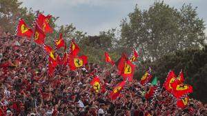 Die Ferrari-Fans feierten in Imola trotz des nicht wunschgemäßen Endes für die Scuderia 