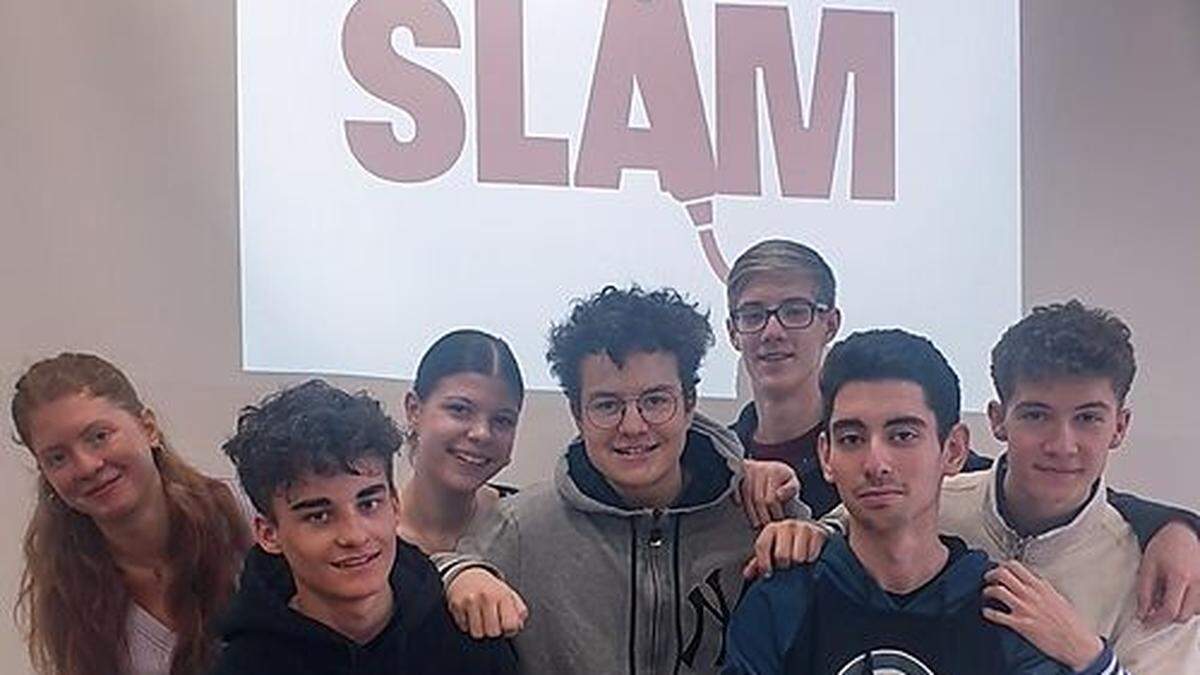 Einige der Schülerinnen und Schüler, die hinter dem &quot;Love Slam&quot; stehen