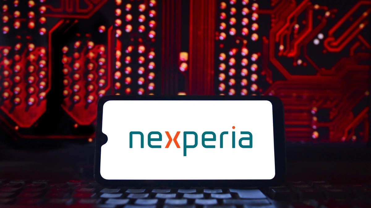 Nexperia mit Sitz in Nijmegen ist ein weltweit wichtiger Großlieferant von Halbleitern. Diese Chips kommen häufig in elektronischen Steuergeräten von Fahrzeugelektroniksystemen zum Einsatz, sind aber auch für andere Branchen relevant