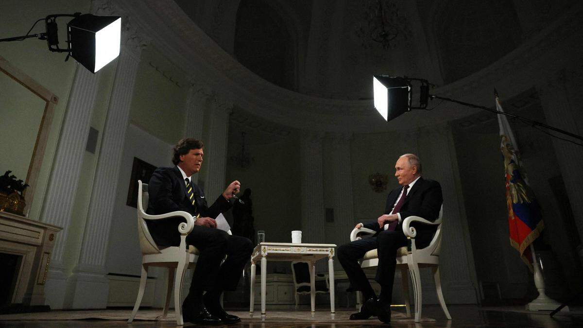 Tucker Carlson beim Interview im Kreml 