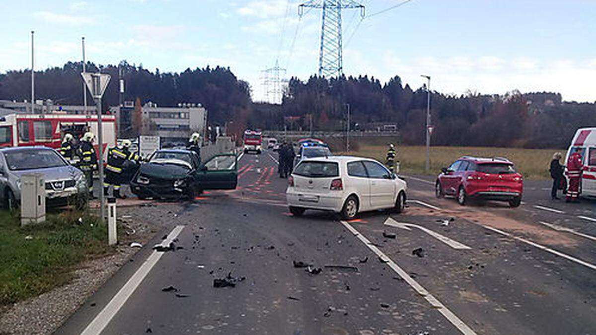 Unfall im Kreuzungsbereich