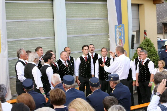 Für die musikalische Gestaltung sorgte der Männergesangsverein (MGV) Hörzendorf unter der Leitung von Dieter Habernig.     