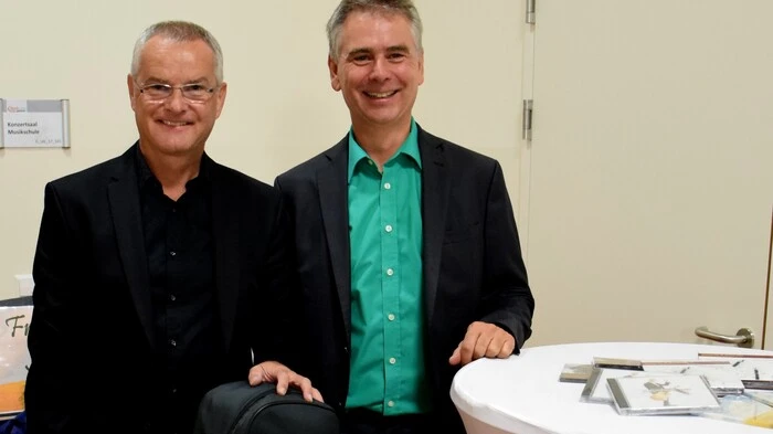 Janez Gregorič und Walter Lackner, der Direktor der Musikschule.