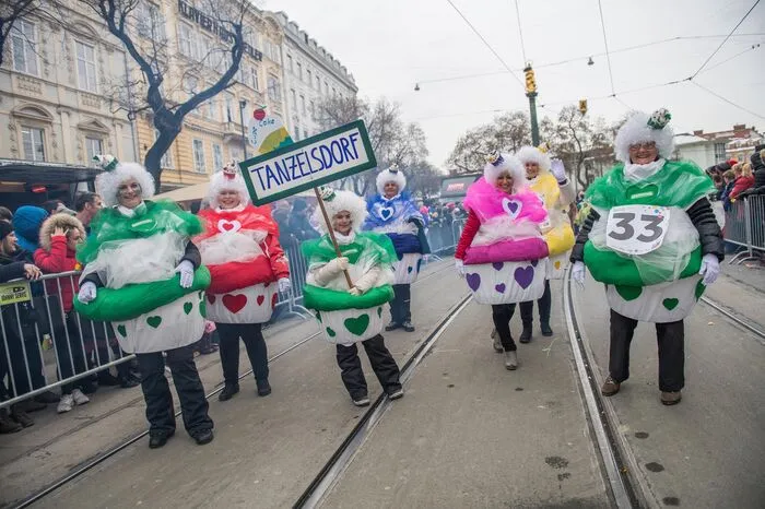 Wertungsklasse Gruppe: "Eine süße Liebeserklärung an die Steiermark" der Blumendamen Tanzelsdorf
