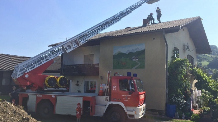 Nach den heftigen Unwettern musste am Dienstag noch immer augeräumt werden. 50 bis 60 Feuerwehrmänner standen beispielsweise gegen Mittag in St. Johann noch immer im Einsatz. 20 Feuerwehren wurden sogar nachalarmiert.