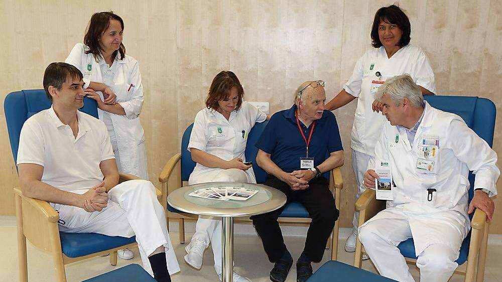 Ein multiprofessionelles Team kümmert sich in der geriatrischen Tagesklinik um die Patienten  