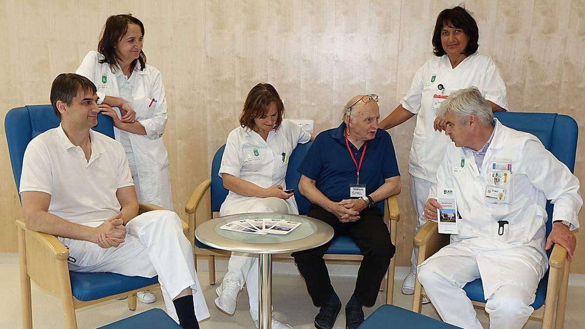 Ein multiprofessionelles Team kümmert sich in der geriatrischen Tagesklinik um die Patienten  