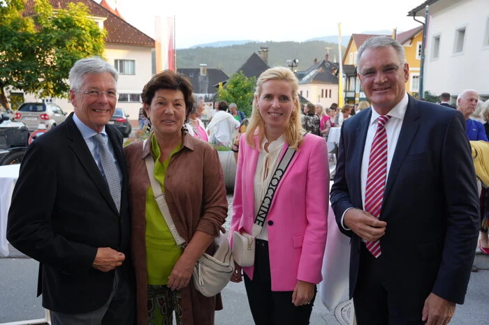 Landeshauptmann Peter Kaiser mit Lebensgefährtin Uli Wehr, Ines Hinteregger (Büro des LH) und Bürgermeister Alexander Thoma