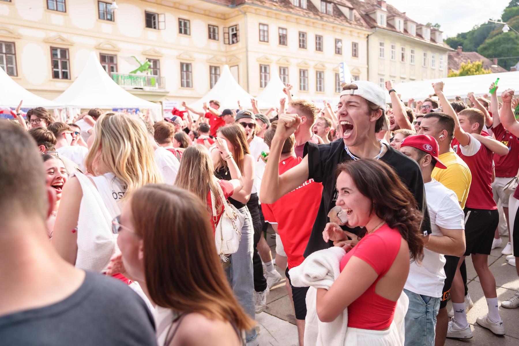 Österreich ist Gruppensieger: Rot-Weiß-Roter Hexenkessel der großen Emotionen 