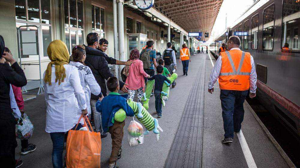 Alle 330 Flüchtlinge reisen noch heute, Freitag, weiter nach Salzburg