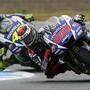 Jorge Lorenzo (99) gegen Valentino Rossi