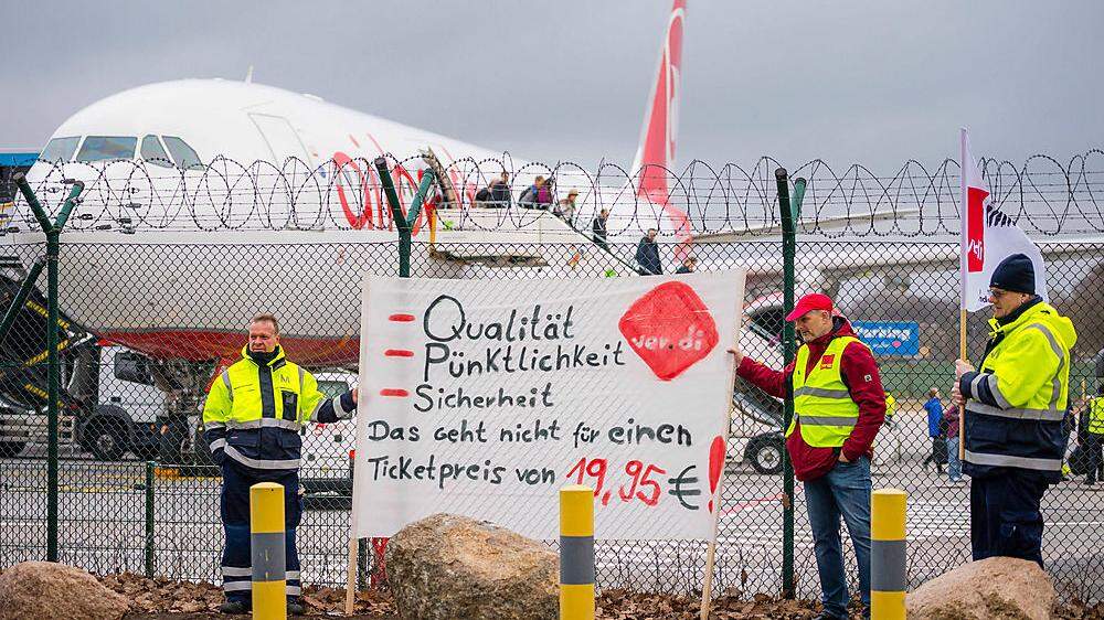 Streik des Bodenpersonals an Berliner Flughaefen