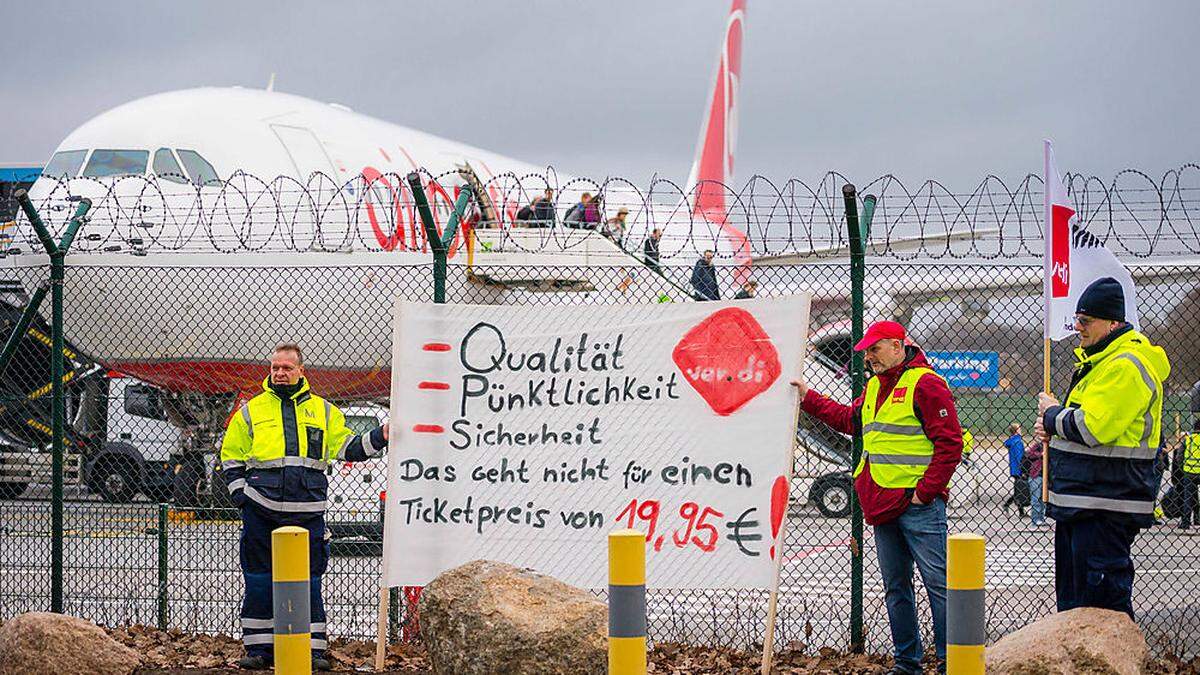 Streik des Bodenpersonals an Berliner Flughaefen