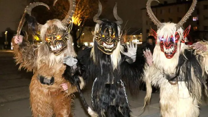 Felle, Glocken, teuflische Gesellen! Die Stadt Althofen stand am Wochenende im Mittelpunkt eines großen Krampuslaufes. 50 Gruppen mit rund 1000 Teilnehmern aus Deutschland, Italien und Österreich hatten sich aus diesem Grund am Samstag in die Krappfeld-Metropole aufgemacht.