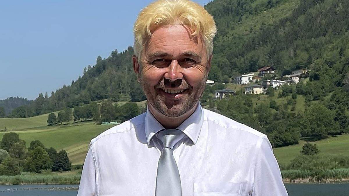 Normal schwarz, dann pink, jetzt blond: Bürgermeister und FF-Mitglied Dietmar Rauter
