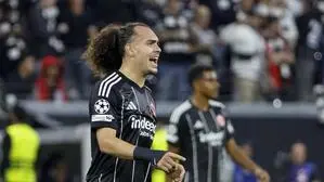 Arthur Theate jubelte mit Eintracht Frankfurt in der Champions League