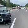 Die beschädigten Fahrzeuge waren über die Fahrbahn verteilt
