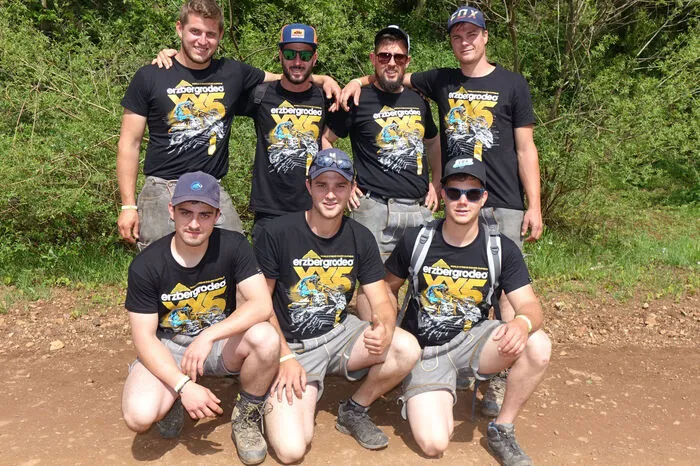 Die Fans waren vor weit her angereist und leben das Erzbergrodeo mit Haut und Haaren. Die Herrentruppe kommt aus Südtirol.