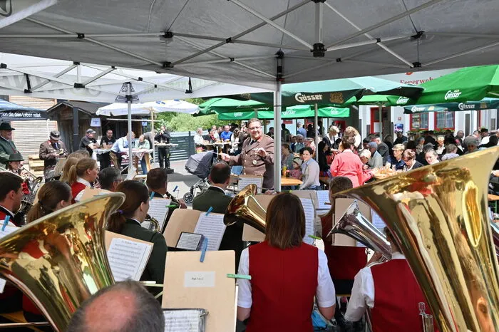 Nach dem Festakt spielte der Musikverein Wald zu einem Frühschoppen auf.