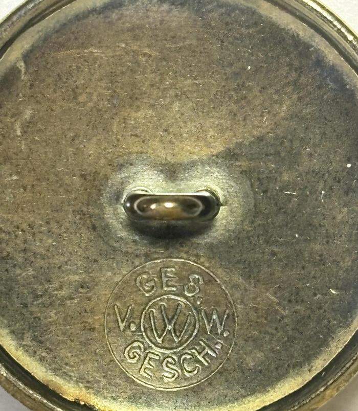 Das Logo von Viktor Wiedemann - ein V auf einem W in einem Kreis