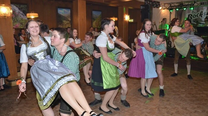Beim Bauernball der Landjugend Pöllau am Greim wurde eifrig das Tanzbein geschwungen.