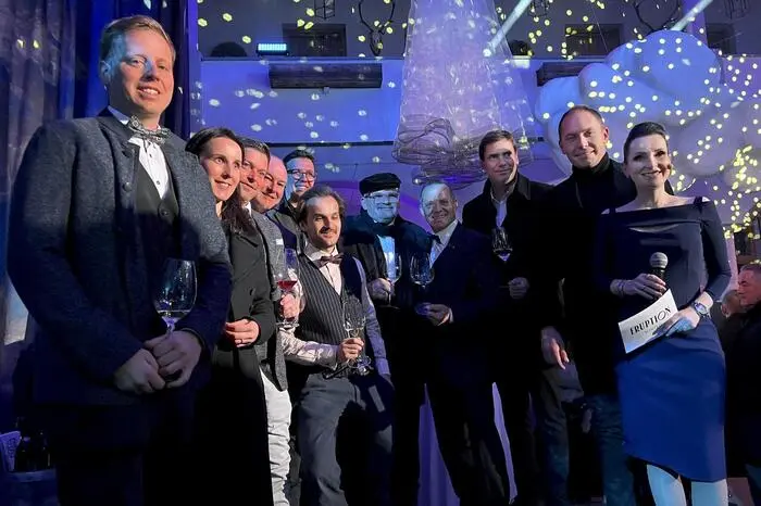 Art-Florist Andreas Stern schuf mit seinem Team eine einzigartige Traumkulisse im überdachten Innenhof, durch den Abend führte Genussbotschafterin Alexandra Gorsche. 