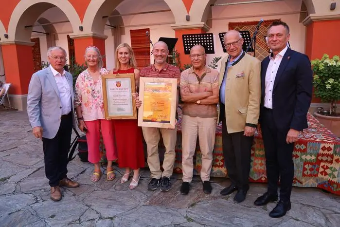 Seit 50 Jahren besteht auf Schloss Kornberg die größte Teppichverkaufsausstellung Europas