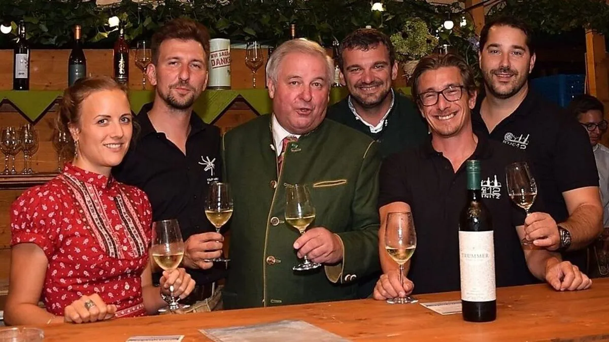 Hermann Schützenhöfer stattete auch dem Round Table-Stand einen Besuch ab