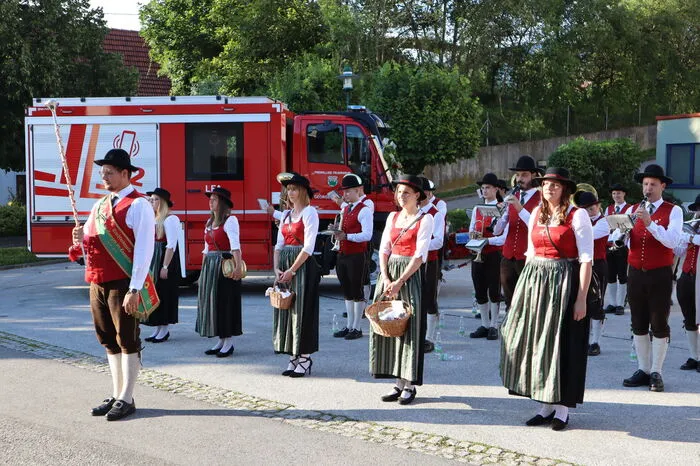 Die Trachtenkapelle St. Georgen begleitete die feierliche Weihe des neuen Löschfahrzeuges.