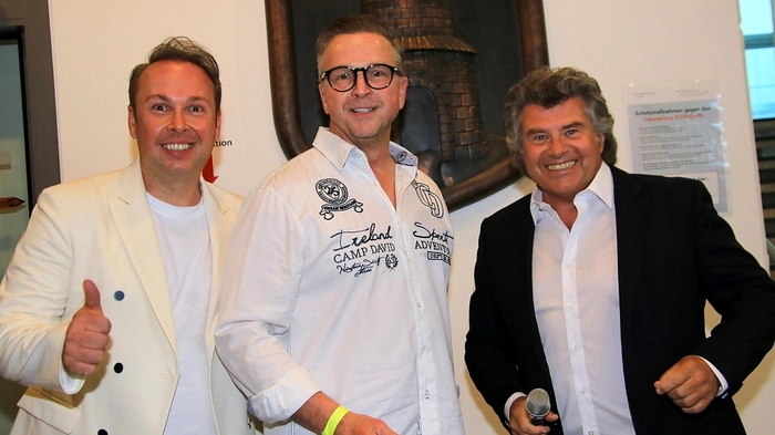 Bürgermeister Helmut Linhart freute sich, die beiden Schlagerstars Andy Borg und Oliver Haid in der Lipizzanerstadt begrüßen zu dürfen.