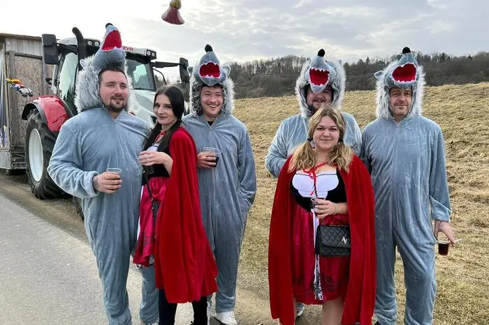 Klicken Sie sich durch die besten Bilder des Faschingsumzugs in Jennersdorf!