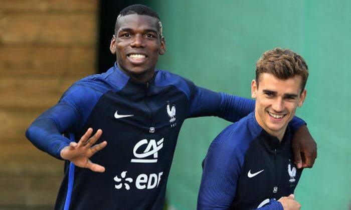 Paul Pogba (l.) und Antoine Griezmann (r.) starten gegen Rumänien in das Turnier.