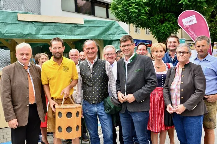 Zur Eröffnung des Honigfestes kam auch politische Prominenz ins Gailtal.
