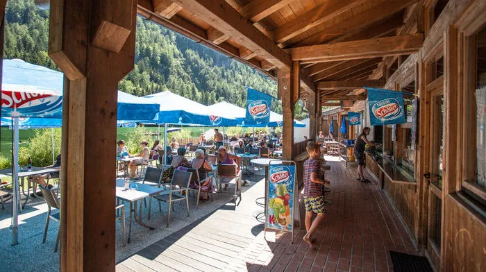 Die Besucherzahlen im Strandbad sind gut, die Meinungen über die verkauften Pommes frites nicht wirklich